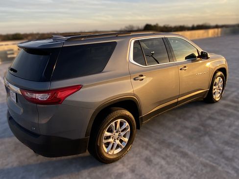 Used 2020 Chevrolet Traverse LT image 11