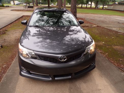 Used 2014 Toyota Camry SE w/ Sport Limited Edition FWD image 1