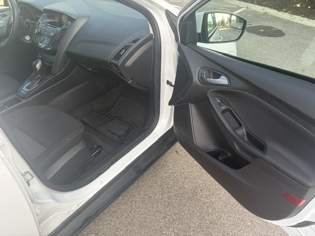 Used 2017 Ford Focus SE Hatchback FWD image 8