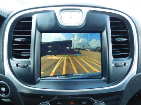 Used 2021 Chrysler 300 Touring image 19