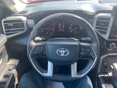 Used 2022 Toyota Tundra 4x4 CrewMax SR5 image 10