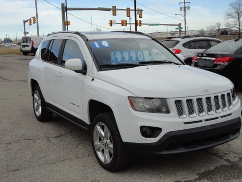Used 2014 Jeep Compass Latitude image 2