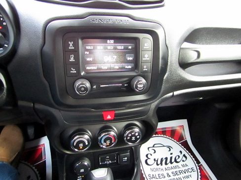 Used 2017 Jeep Renegade 4WD Sport image 20