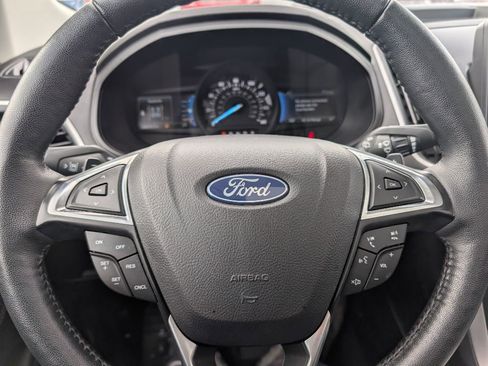 Used 2024 Ford Edge SEL image 9