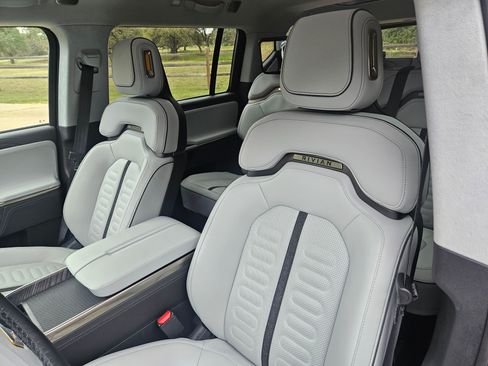 Used 2023 Rivian R1S Adventure image 10