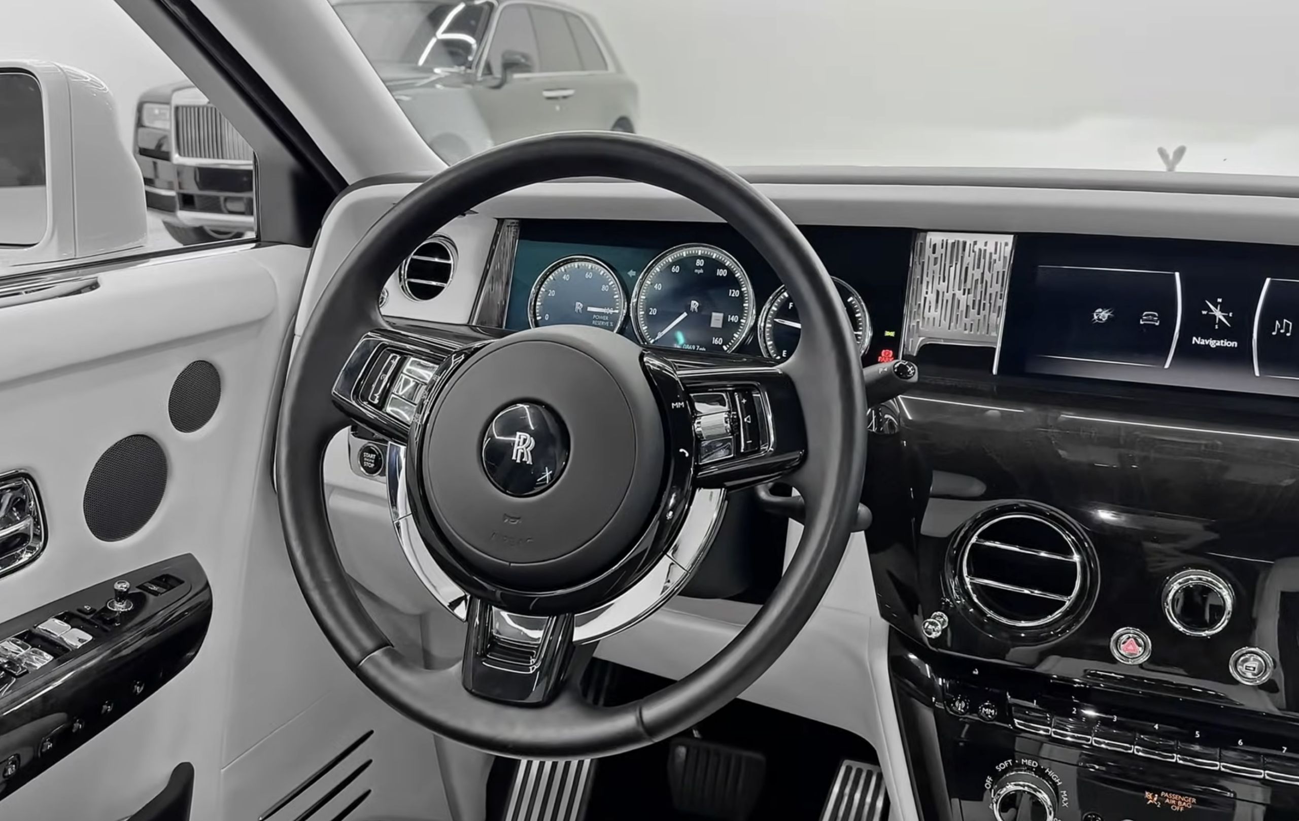 Used 2018 Rolls-Royce Phantom Sedan RWD image 7