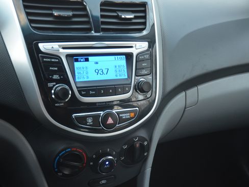 Used 2014 Hyundai Accent SE image 14