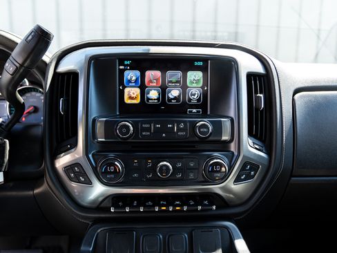 Used 2018 Chevrolet Silverado 1500 4x4 Crew Cab LTZ w/ Z71 image 15