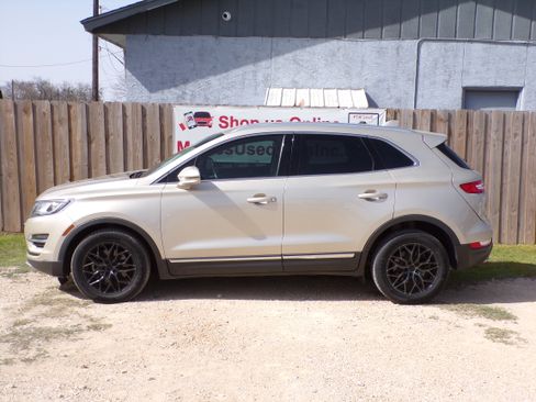 Used 2017 Lincoln MKC Reserve image 2