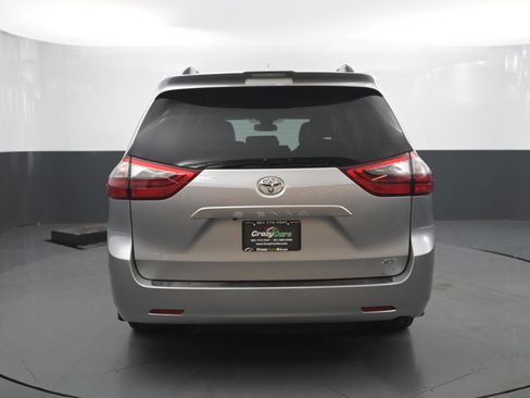 Used 2020 Toyota Sienna image 4