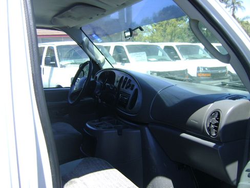 Used 2003 Ford E-350 and Econoline 350 Extended Super Duty RWD image 9