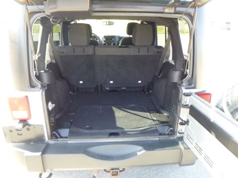 Used 2015 Jeep Wrangler Sport image 16