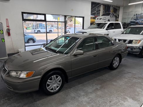 Used 2001 Toyota Camry LE FWD image 8