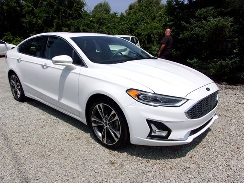 Used 2019 Ford Fusion Titanium AWD image 2