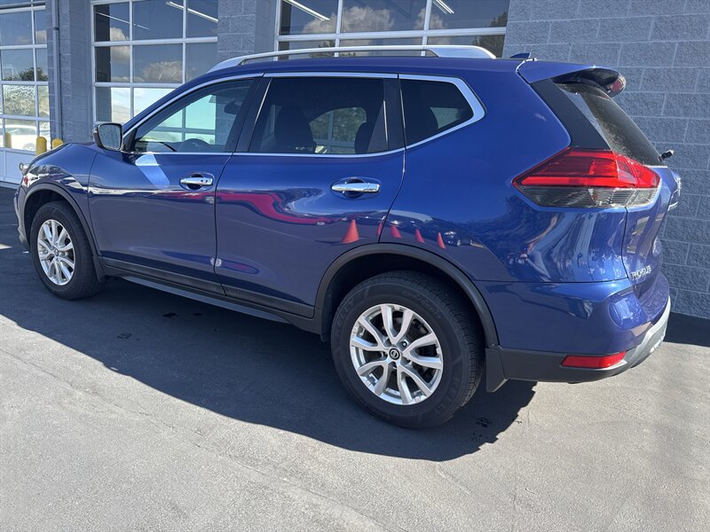 Used 2017 Nissan Rogue AWD image 1