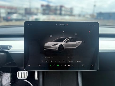 Used 2023 Tesla Model 3 Performance image 15