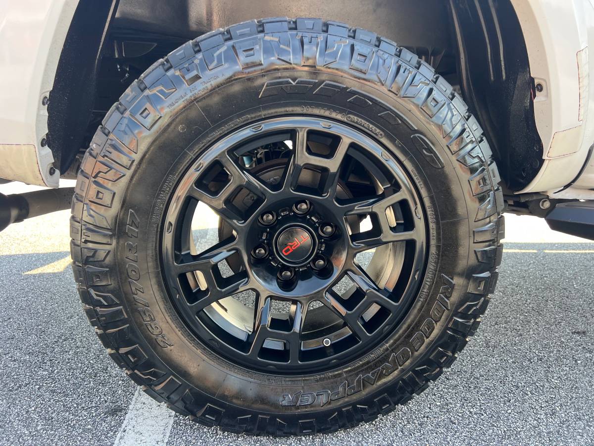 Used 2020 Toyota Tacoma TRD Sport AWD/4WD image 10