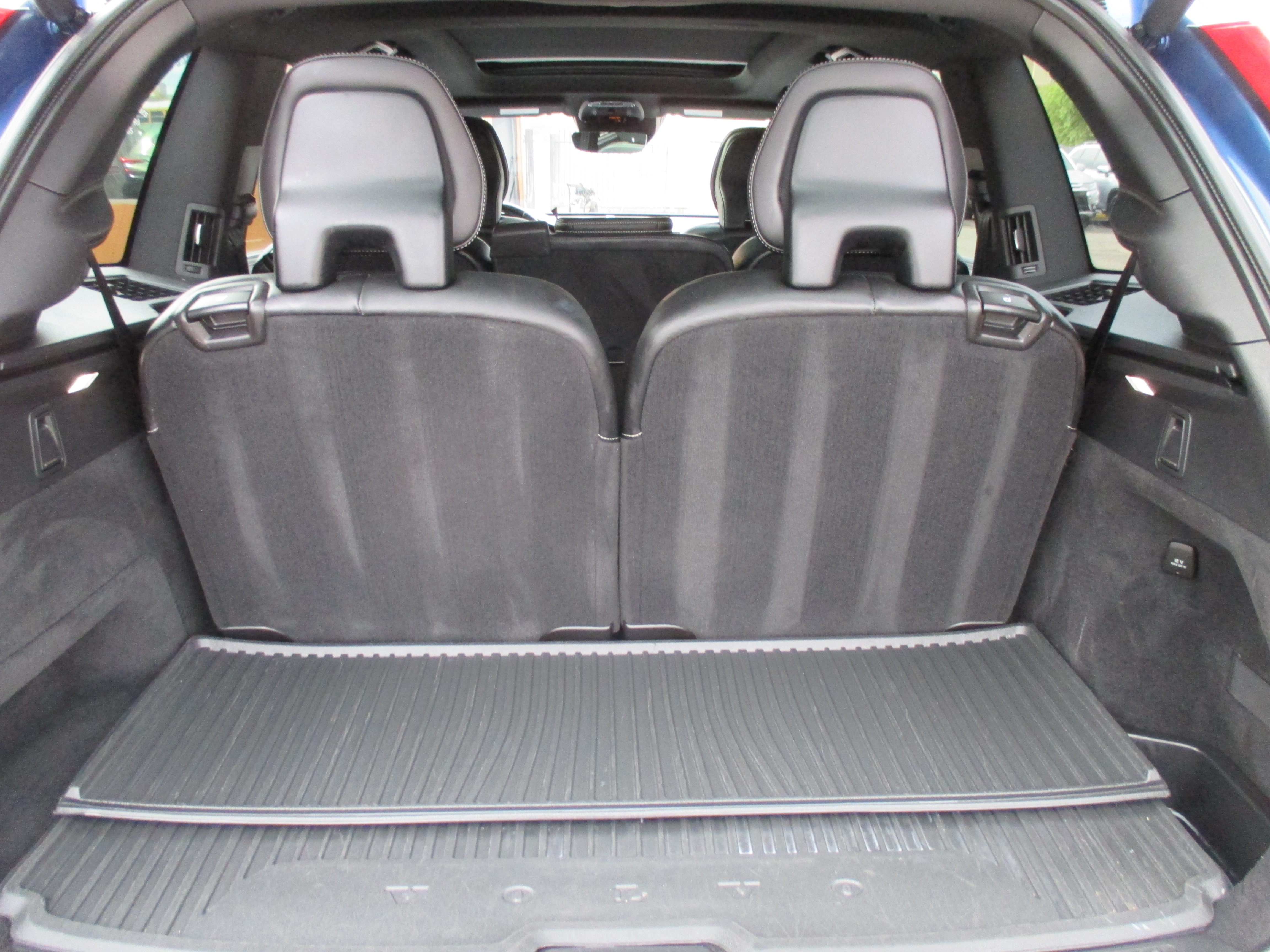 Used 2019 Volvo XC90 AWD T5 R-Design image 15