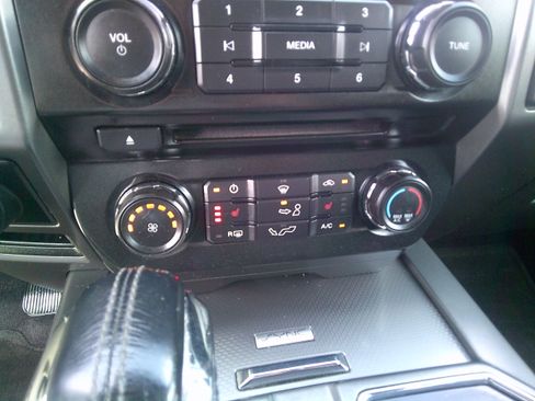 Used 2016 Ford F150 XLT image 18