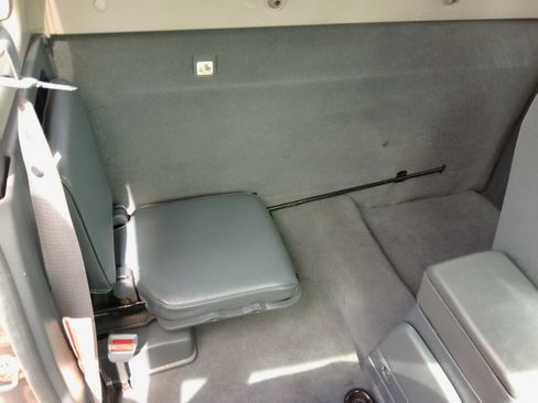 Used 2004 Nissan Frontier XE image 34