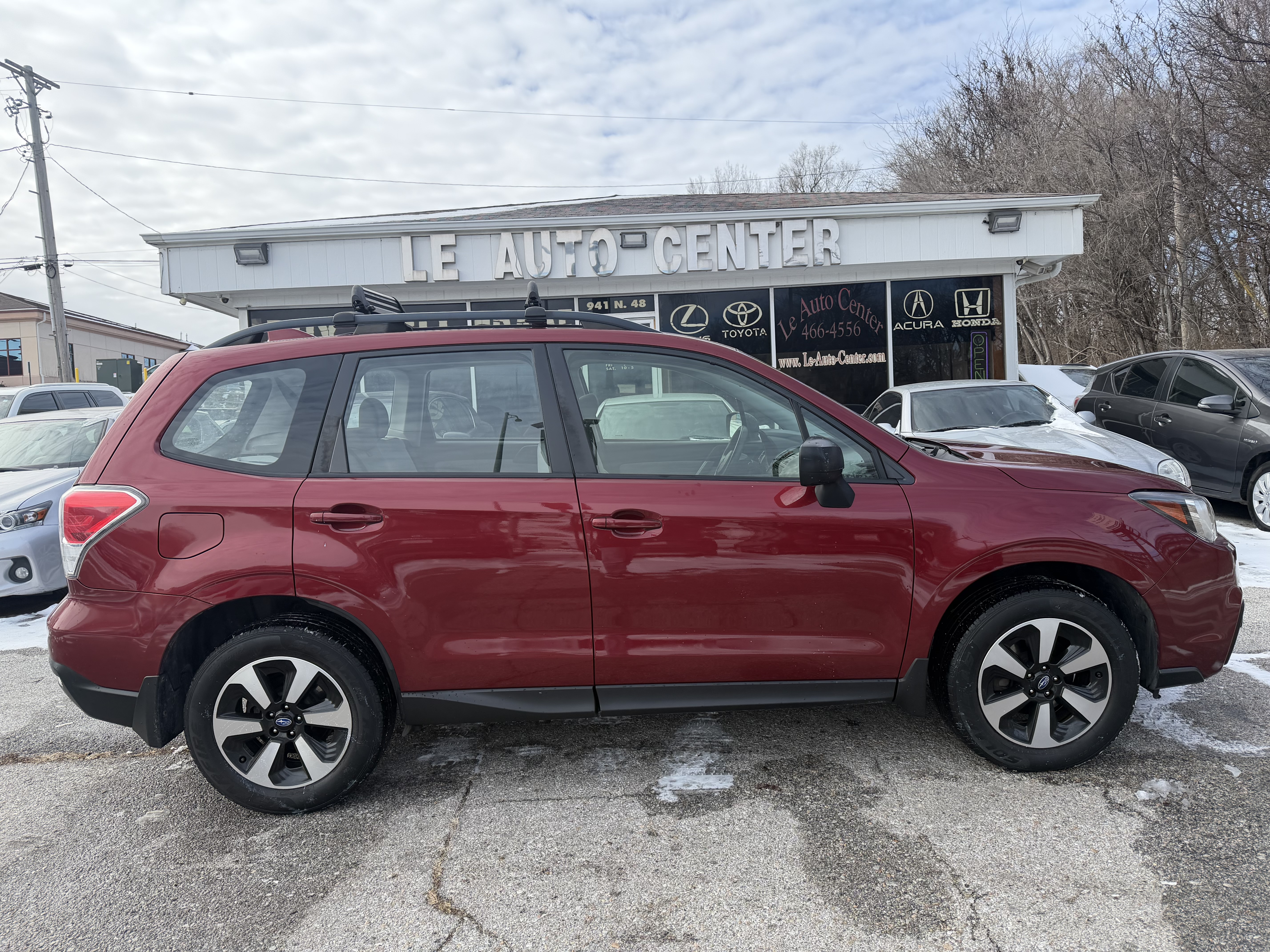 Used 2017 Subaru Forester 2.5i AWD/4WD image 1