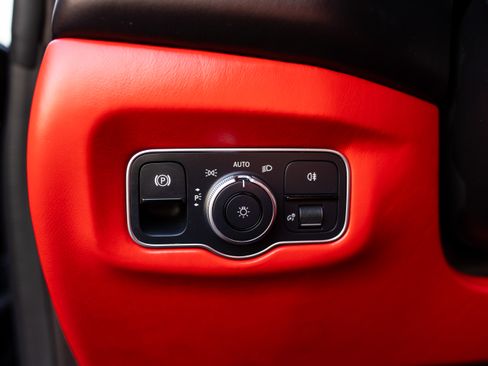 Used 2022 Aston Martin V8 Vantage image 13