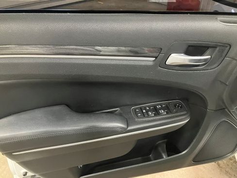 Used 2021 Chrysler 300 Touring image 8