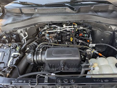 Used 2022 Ford Explorer XLT image 18