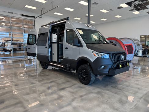 Used 2025 Mercedes-Benz Sprinter 2500 image 5