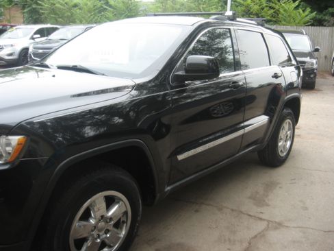Used 2012 Jeep Grand Cherokee 4WD Laredo image 1