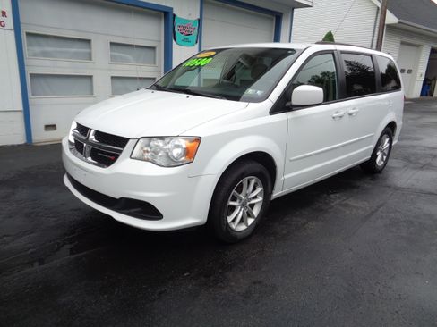 Used 2014 Dodge Grand Caravan SXT image 1