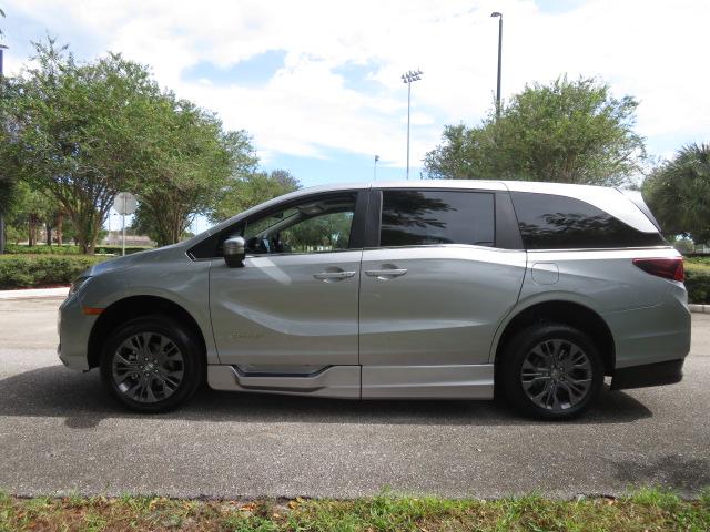 Used 2026 Honda Odyssey Touring image 11