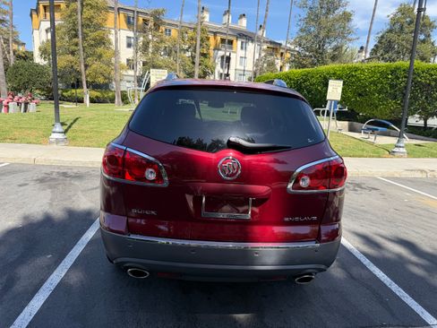 Used 2011 Buick Enclave 2WD CX image 3