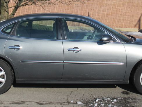 Used 2005 Buick LaCrosse CX image 3