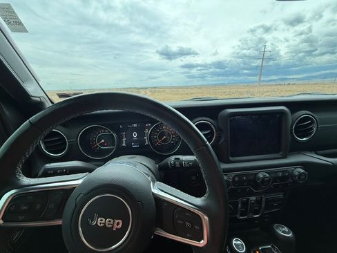 Used 2018 Jeep Wrangler 4WD Unlimited Sahara image 14