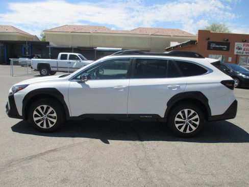 Used 2024 Subaru Outback Premium AWD/4WD image 2