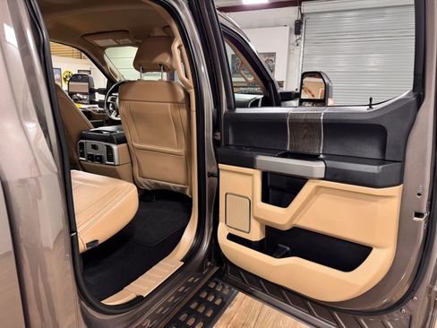 Used 2020 Ford F250 Lariat image 17
