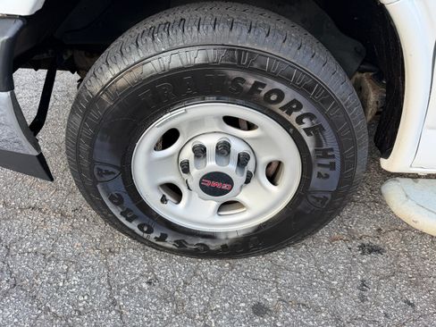 Used 2022 GMC Savana 2500 image 10