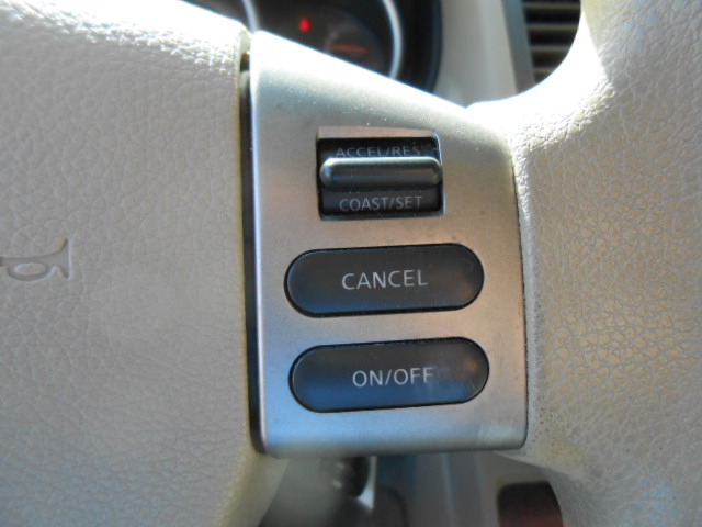 Used 2010 Nissan Versa Hatchback FWD image 19