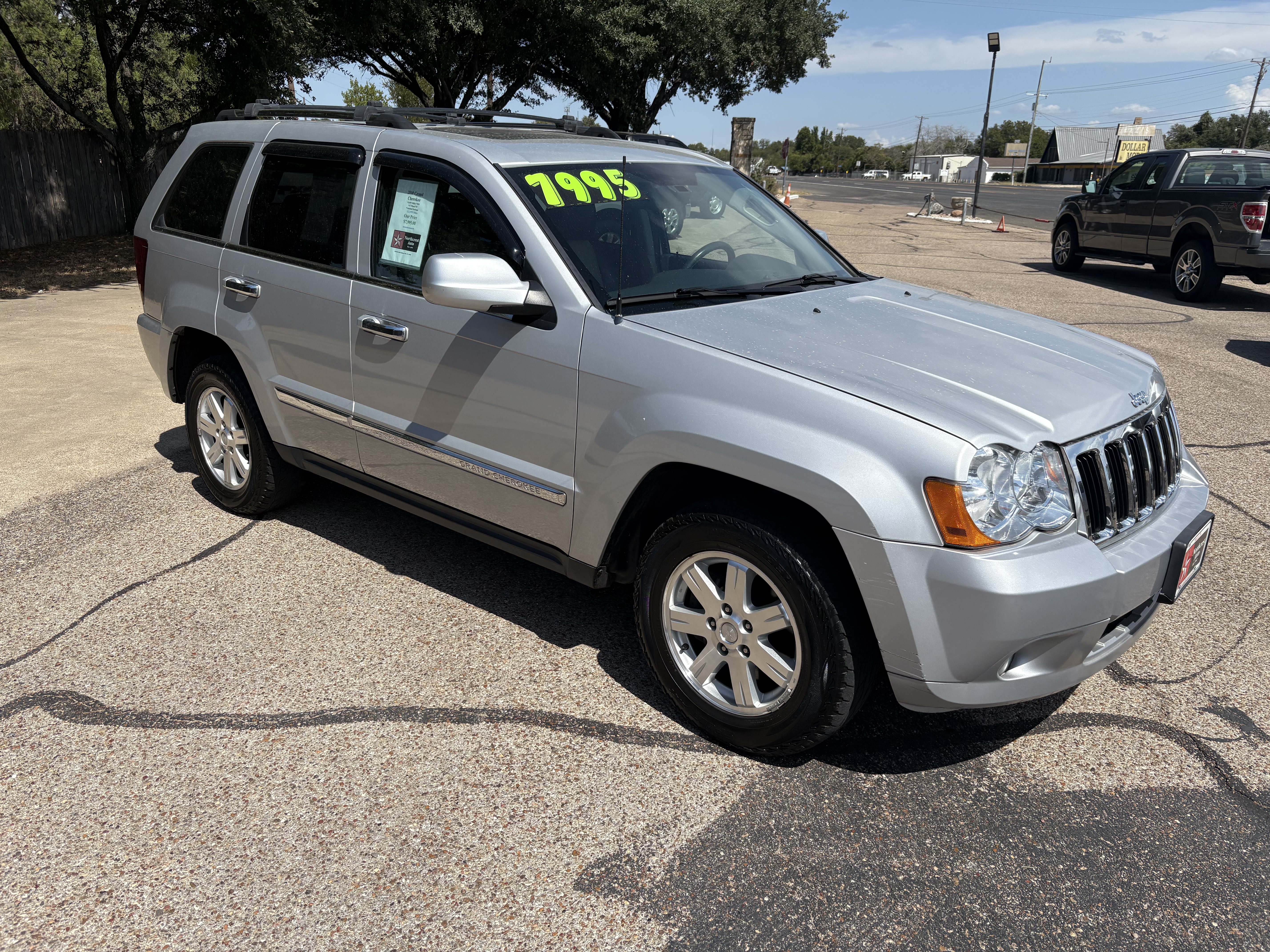 Used 2010 Jeep Grand Cherokee 4WD Limited image 2