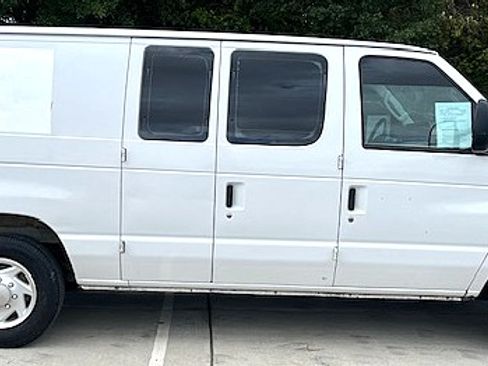 Used 2012 Ford E-150 and Econoline 150 XL image 3