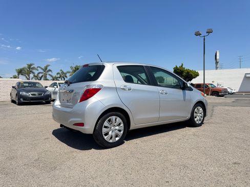 Used 2012 Toyota Yaris 4-Door Hatchback FWD image 9