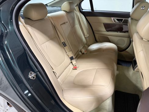 Used 2010 Jaguar XF Premium RWD image 34