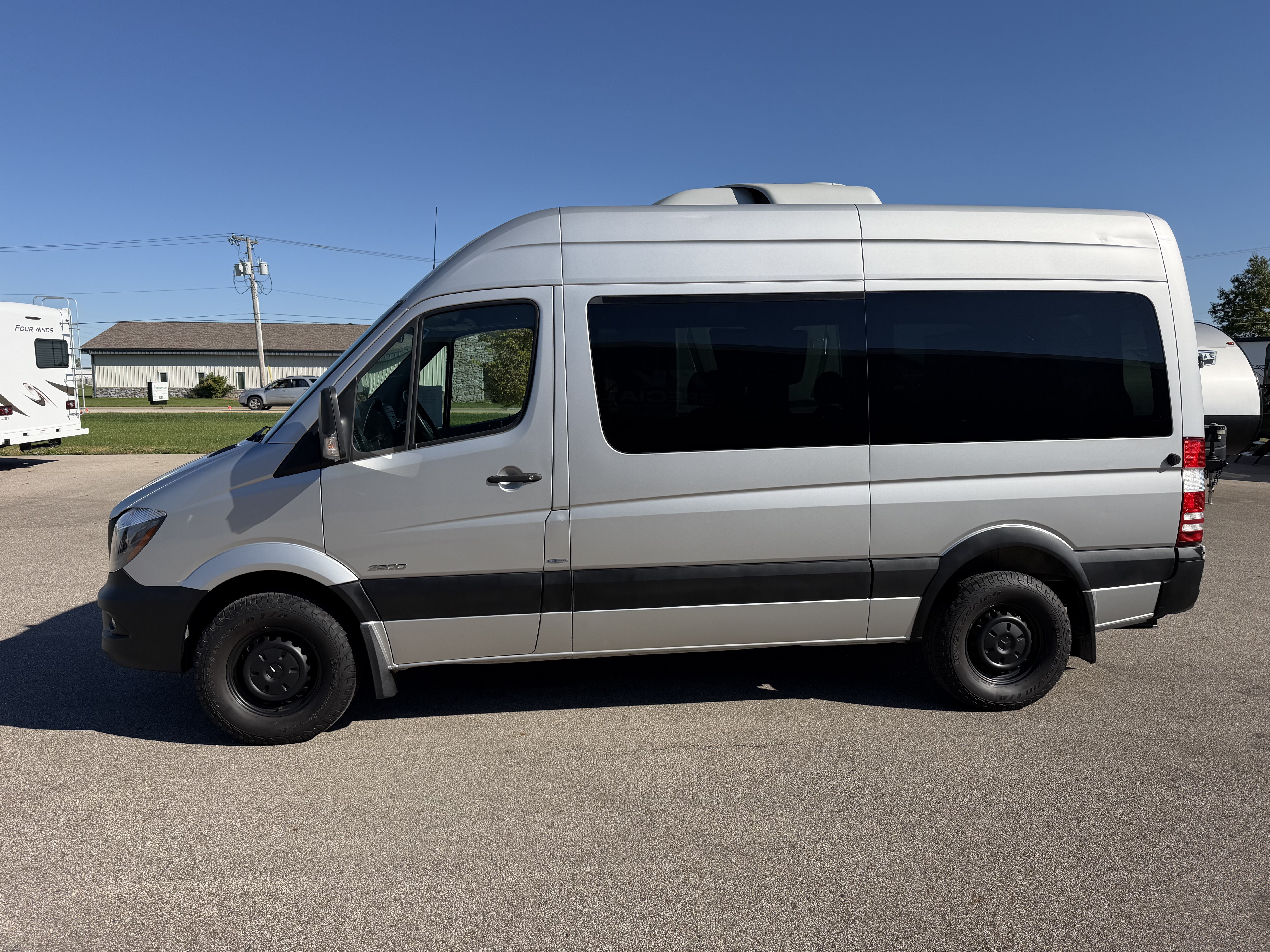 Used 2014 Mercedes-Benz Sprinter 2500 144 Passenger image 5