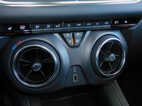 Used 2025 Chevrolet Blazer FWD LT w/ 2LT image 3