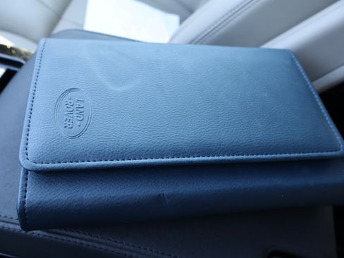 Used 2018 Land Rover Discovery HSE image 38