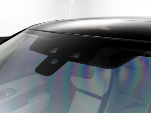 Used 2018 Land Rover Range Rover Velar R-Dynamic SE image 15