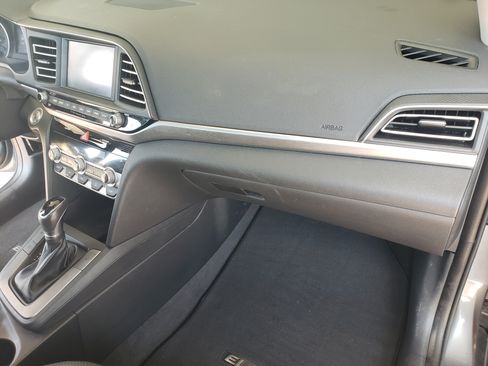 Used 2019 Hyundai Elantra SEL image 17