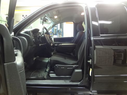 Used 2011 Chevrolet Silverado 2500 LT image 18