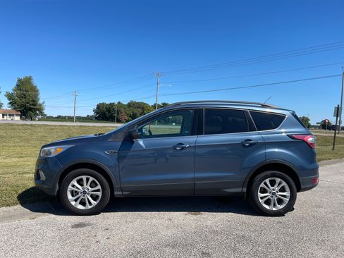Used 2018 Ford Escape SE image 2
